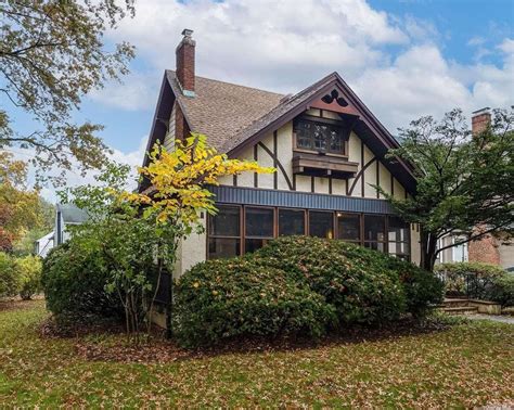 Weather floral park 11001 - Take a look. 201 Argyle Rd, Floral Park, NY 11001 is a 3 bedroom, 1 bathroom, 1,440 sqft single-family home built in 1960. 201 Argyle Rd is located in Stewart Manor, Floral Park. This property is not currently available for sale. 201 Argyle Rd was last sold on Oct 4, 2006 for $480,000. The current Trulia Estimate for 201 Argyle Rd is $678,300. NY.